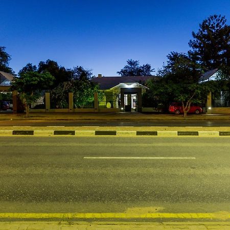 Village Boutique Hotel Otjiwarongo Extérieur photo