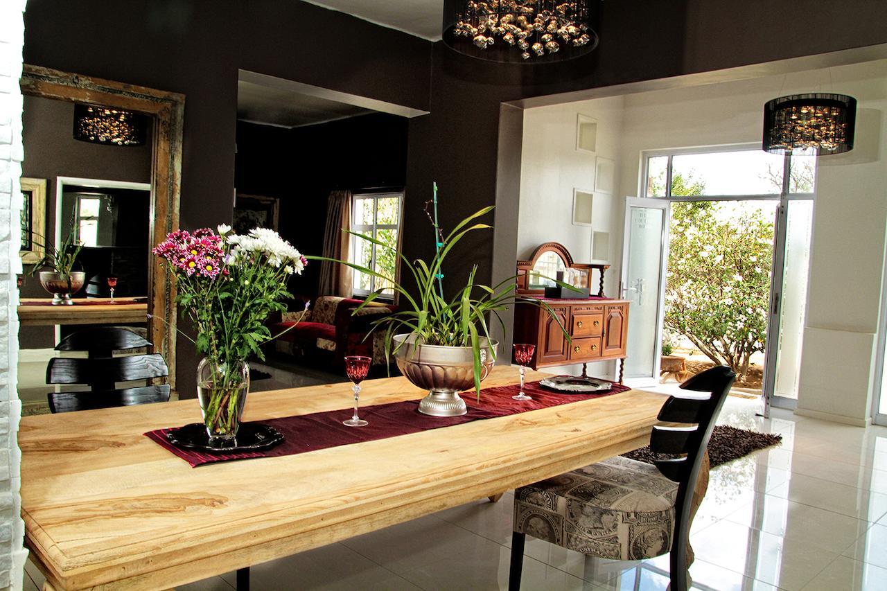 Village Boutique Hotel Otjiwarongo Extérieur photo