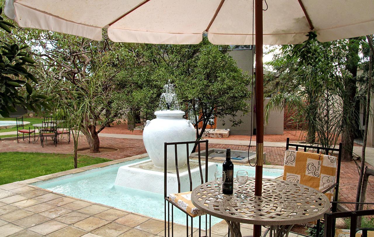 Village Boutique Hotel Otjiwarongo Extérieur photo