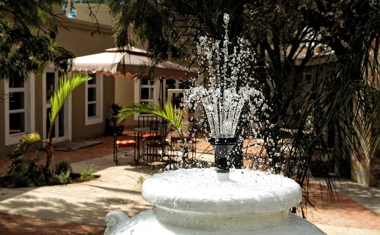 Village Boutique Hotel Otjiwarongo Extérieur photo