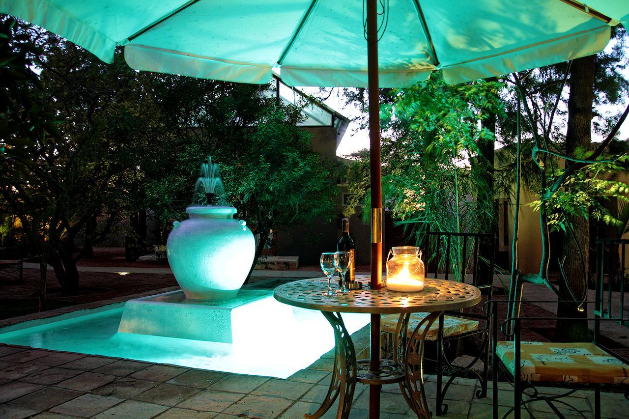 Village Boutique Hotel Otjiwarongo Extérieur photo