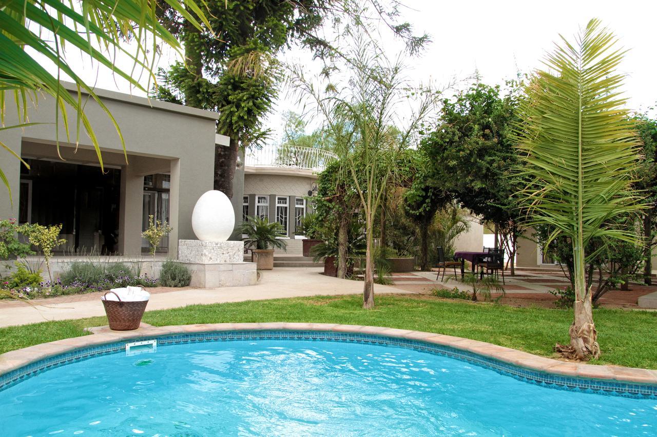 Village Boutique Hotel Otjiwarongo Extérieur photo