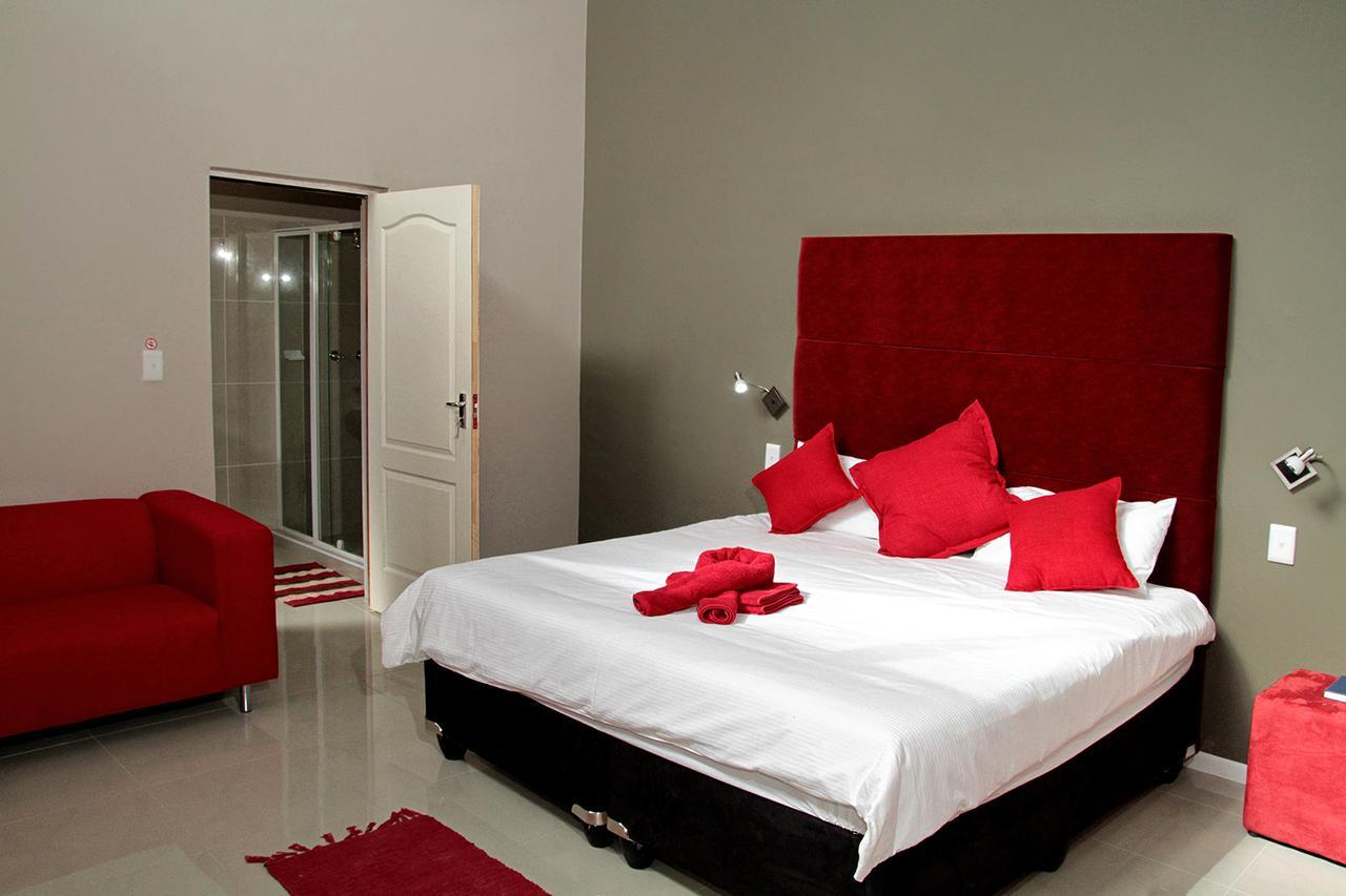 Village Boutique Hotel Otjiwarongo Extérieur photo