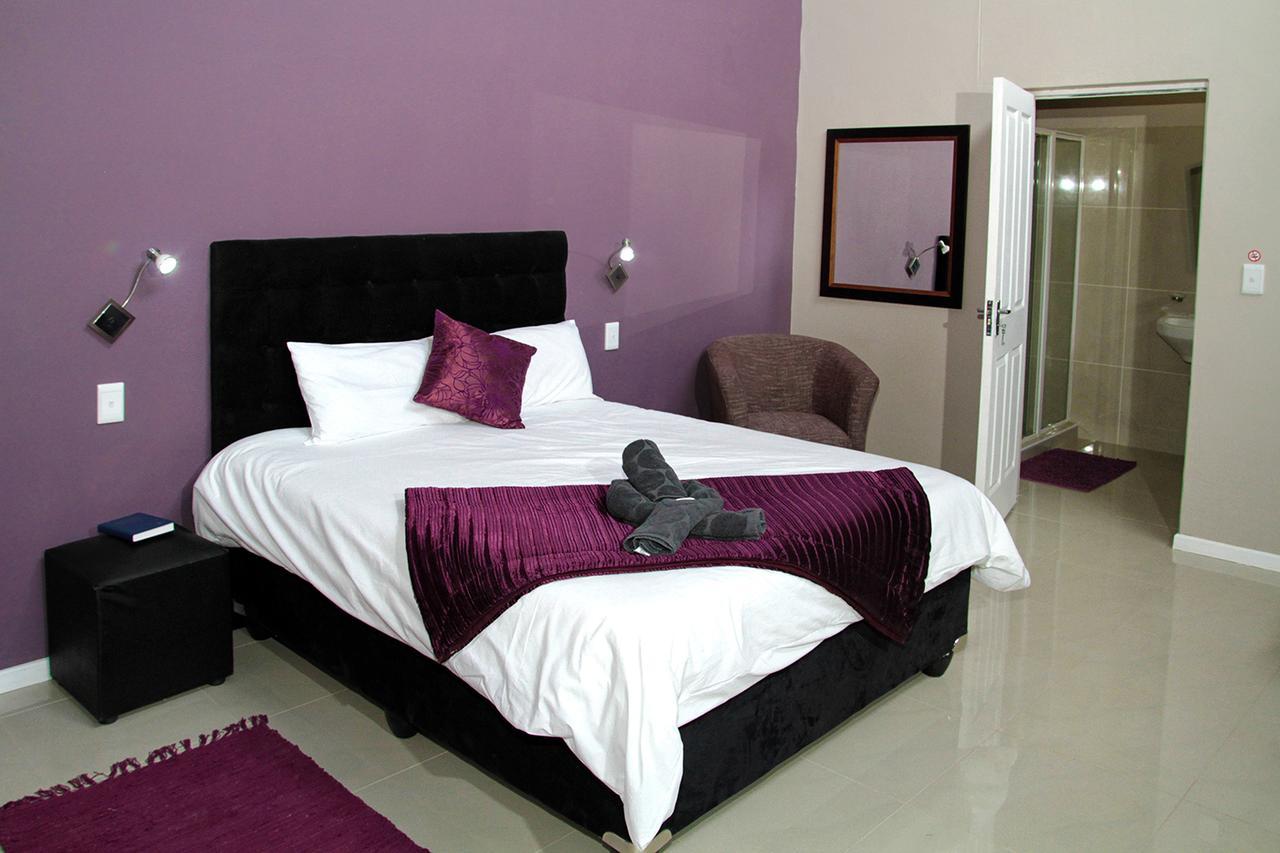 Village Boutique Hotel Otjiwarongo Extérieur photo