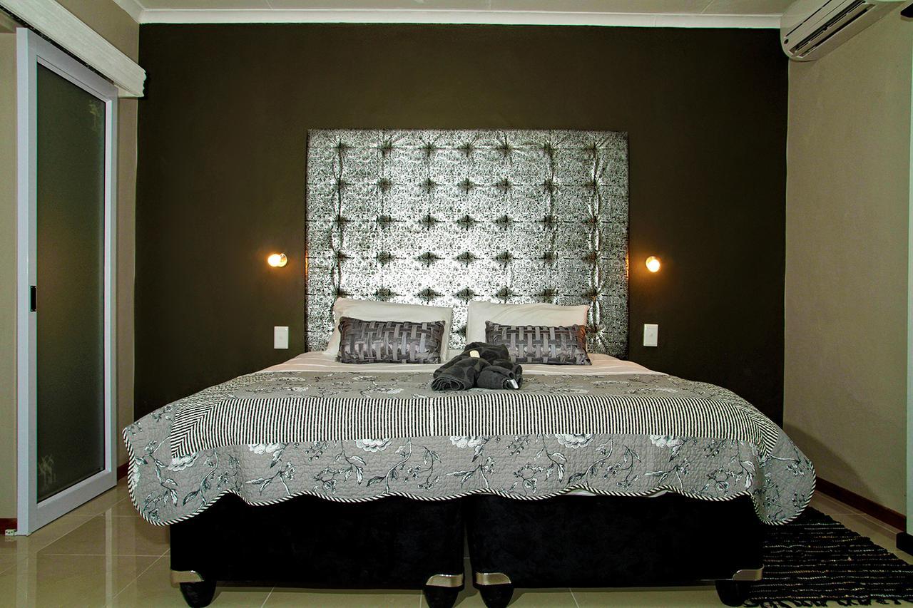 Village Boutique Hotel Otjiwarongo Extérieur photo