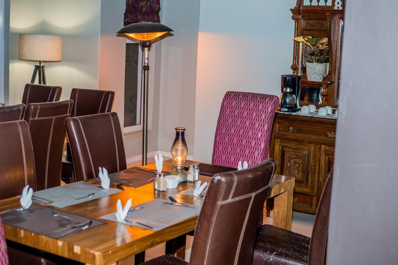 Village Boutique Hotel Otjiwarongo Extérieur photo
