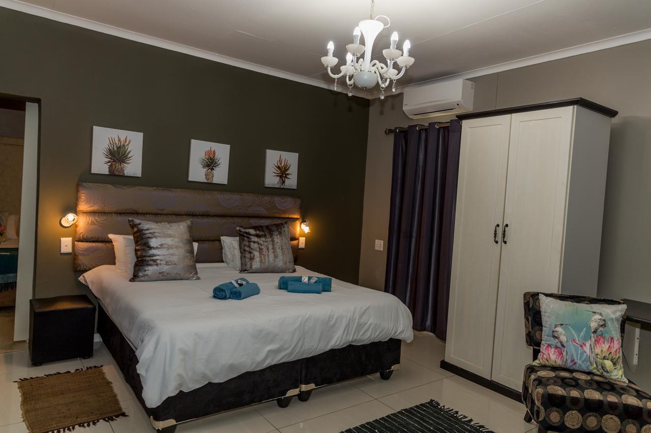 Village Boutique Hotel Otjiwarongo Extérieur photo