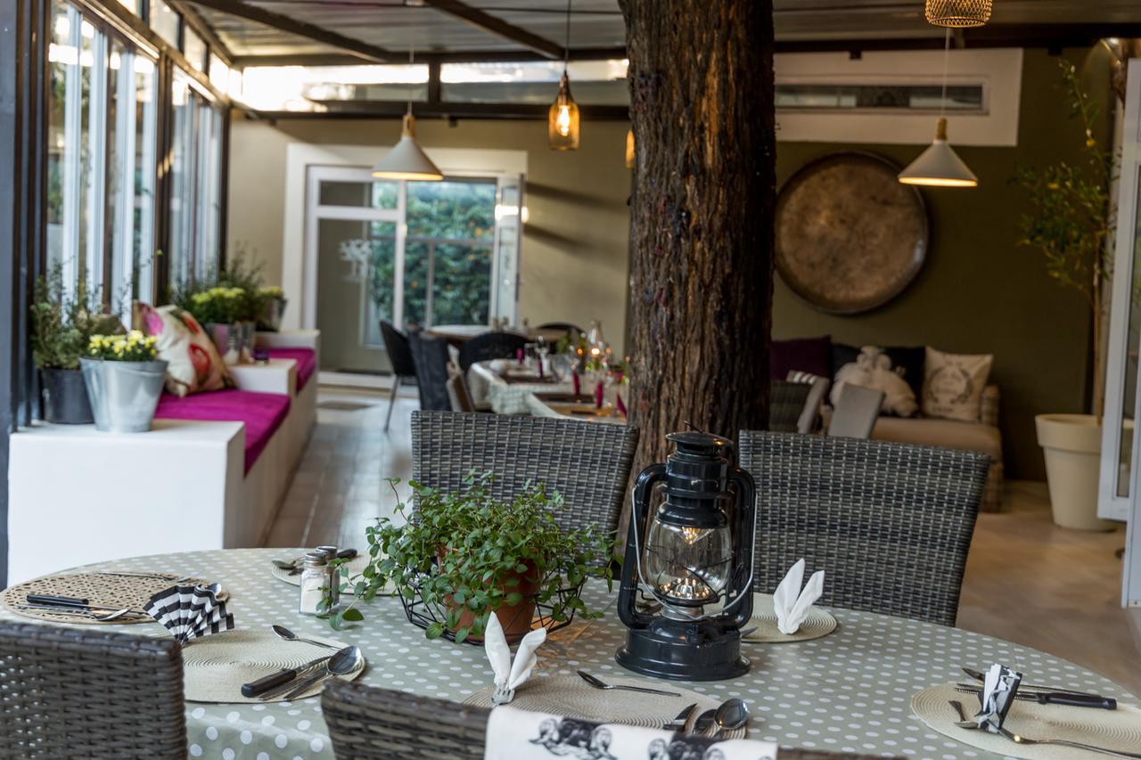 Village Boutique Hotel Otjiwarongo Extérieur photo