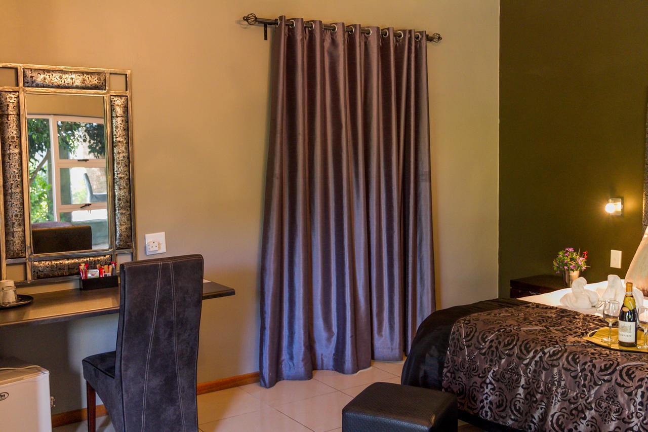 Village Boutique Hotel Otjiwarongo Extérieur photo