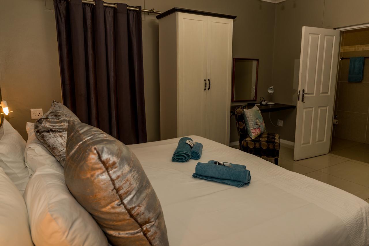 Village Boutique Hotel Otjiwarongo Extérieur photo