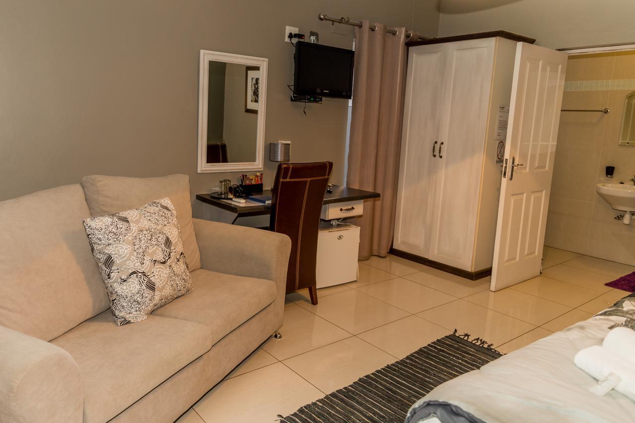 Village Boutique Hotel Otjiwarongo Extérieur photo