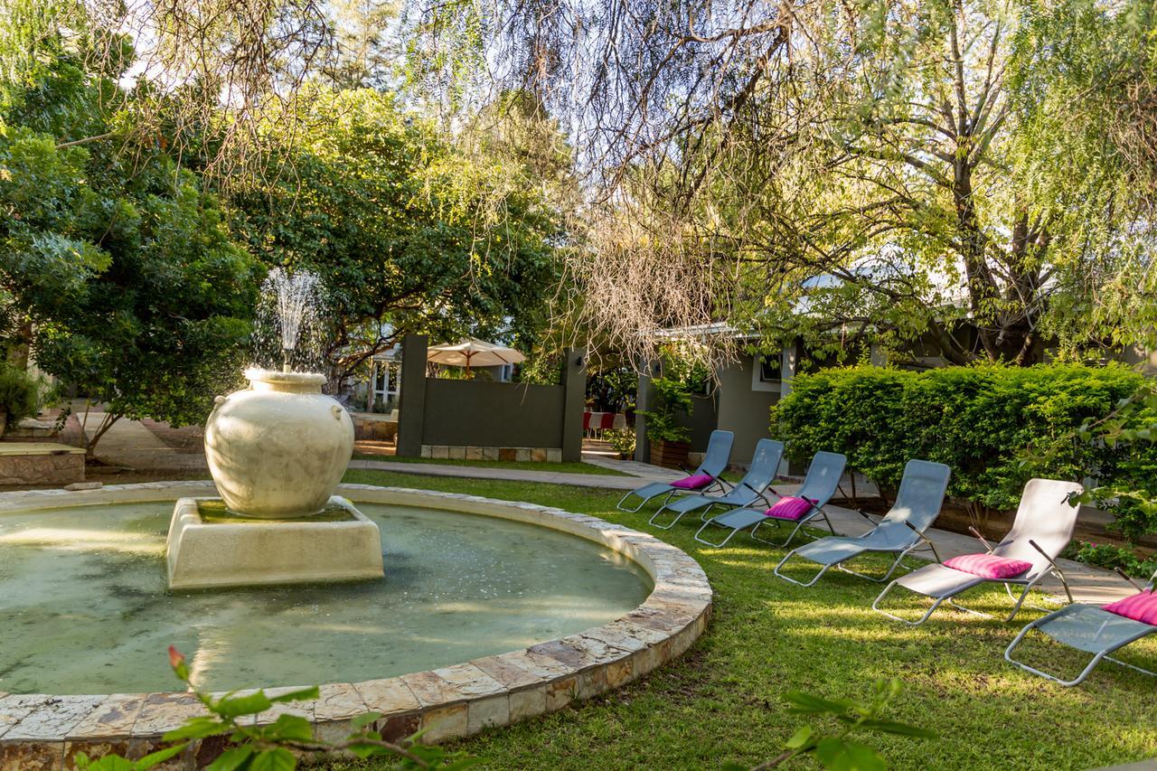 Village Boutique Hotel Otjiwarongo Extérieur photo