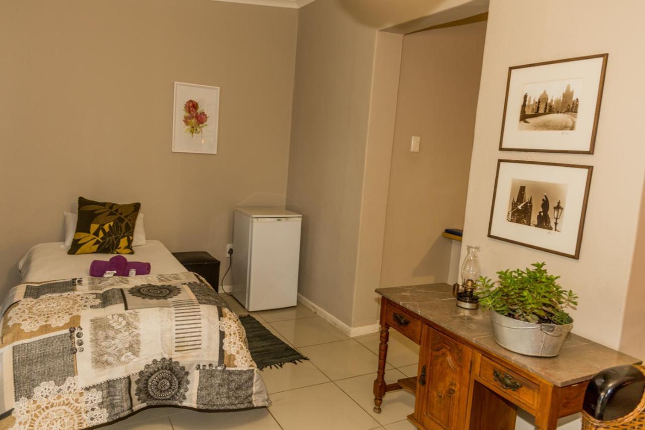 Village Boutique Hotel Otjiwarongo Extérieur photo