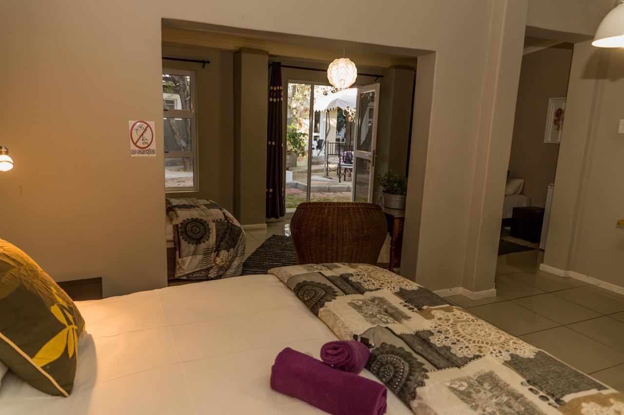 Village Boutique Hotel Otjiwarongo Extérieur photo