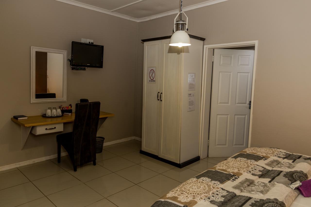 Village Boutique Hotel Otjiwarongo Extérieur photo